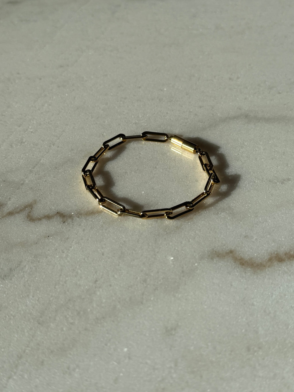 Oruma 01 | Gold Paperclip Magnetic Bracelet