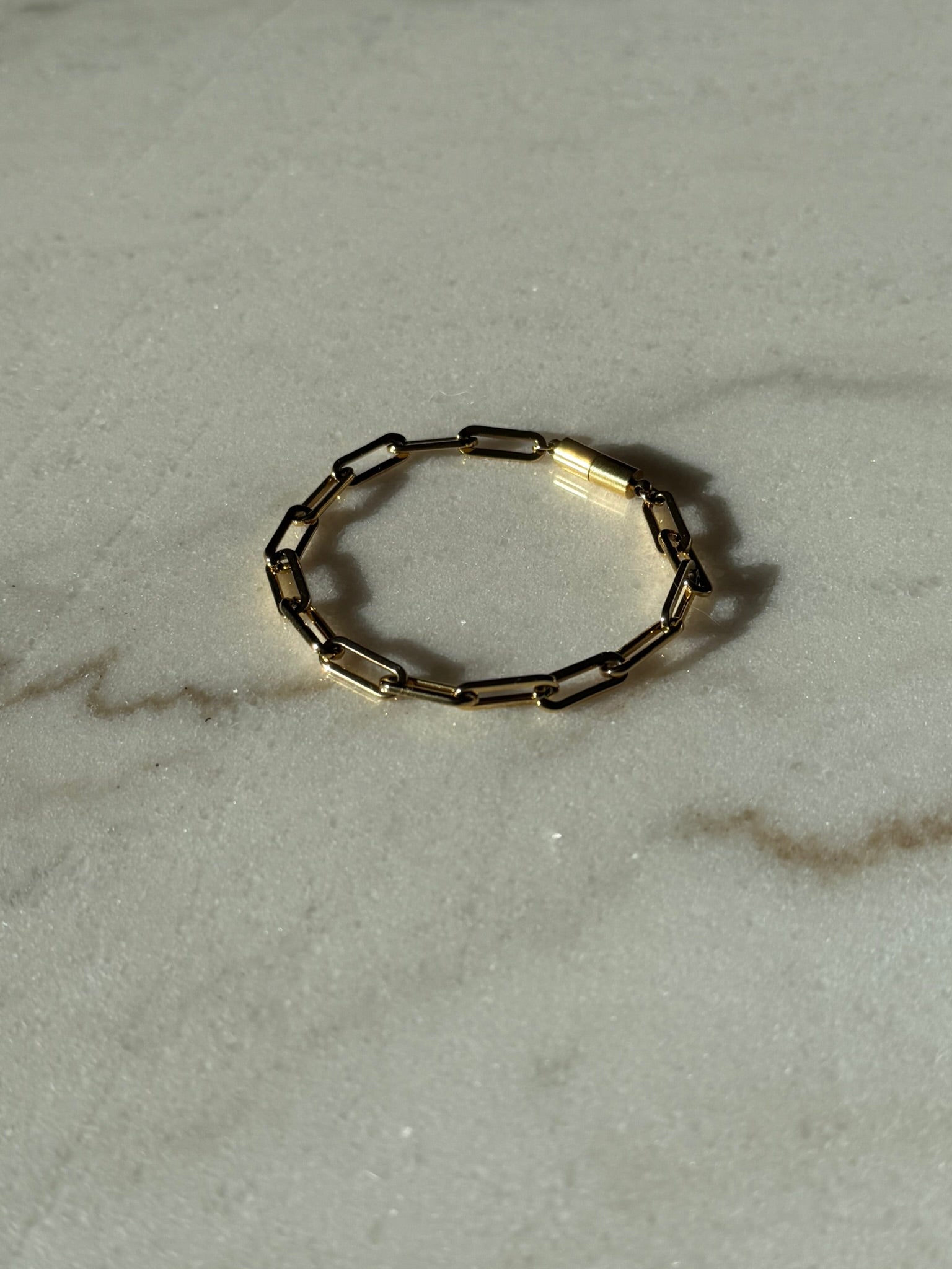 Oruma 01 | Gold Paperclip Magnetic Bracelet