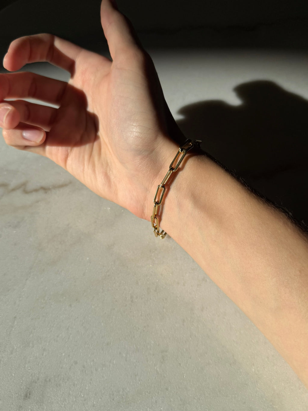 Oruma 01 | Gold Paperclip Magnetic Bracelet