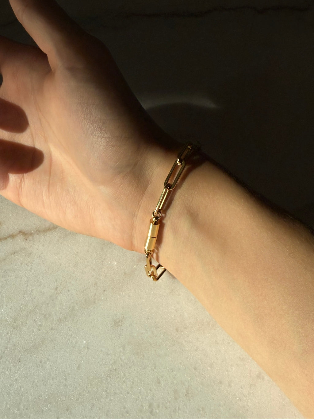 Oruma 01 | Gold Paperclip Magnetic Bracelet