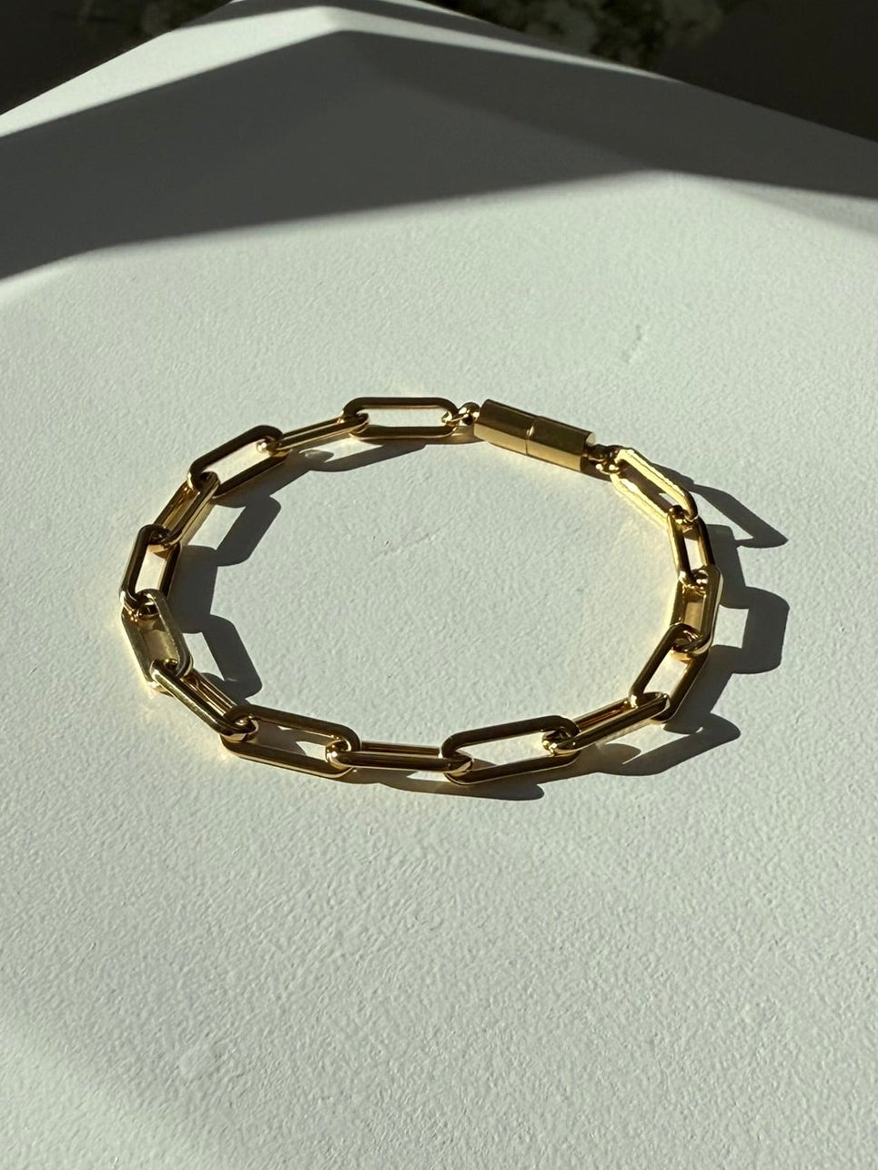 Oruma 01 | Gold Paperclip Magnetic Bracelet